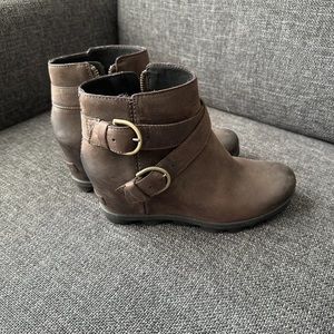 SOREL Joan of Arctic | Waterproof Leather Wedge II Buckle Boot | US 9.5 | Brown